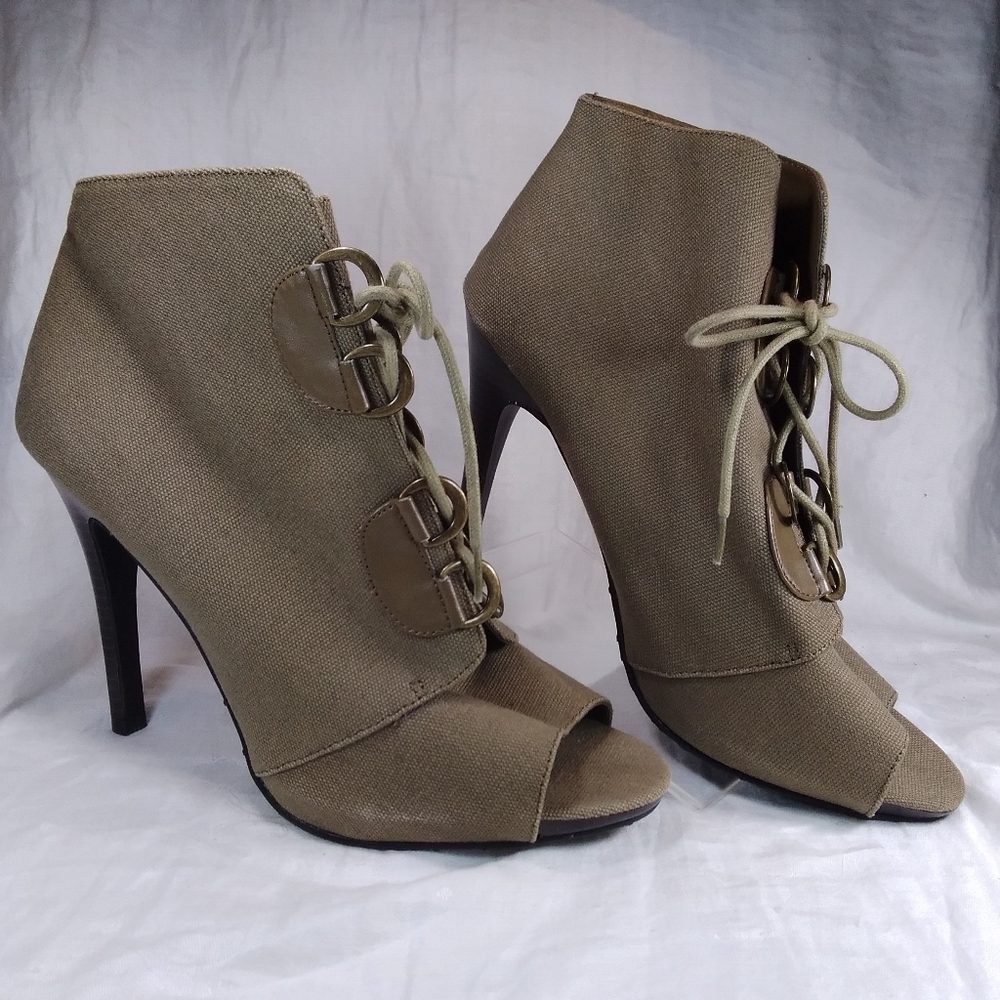 Elle Vaughn Olive High Heel Open Toe Ankle Booties Womens Size 10 Med SHOES Lace